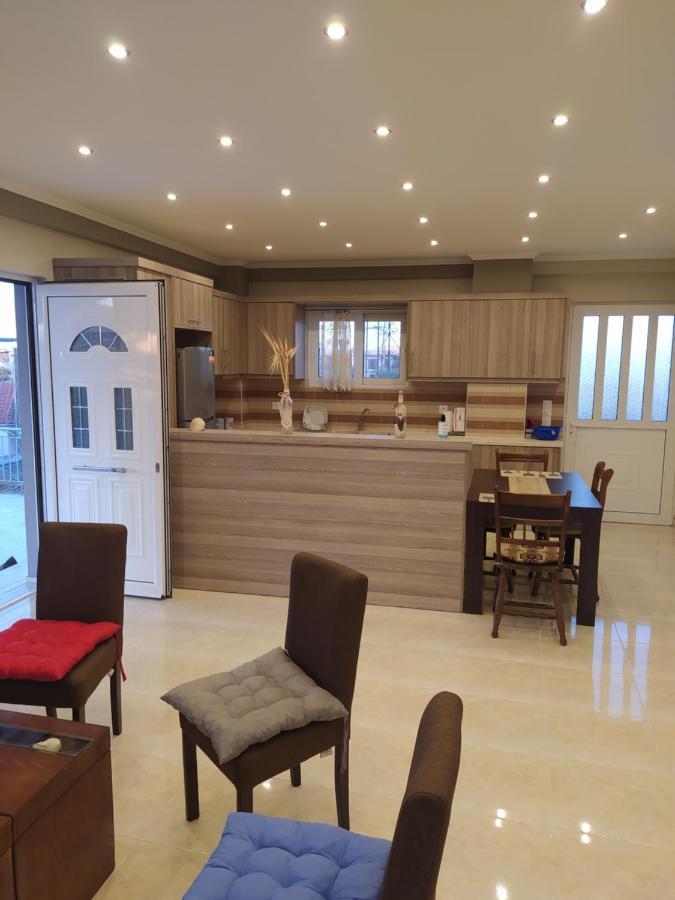 Vila Just Constructed! Gastuni Exteriér fotografie