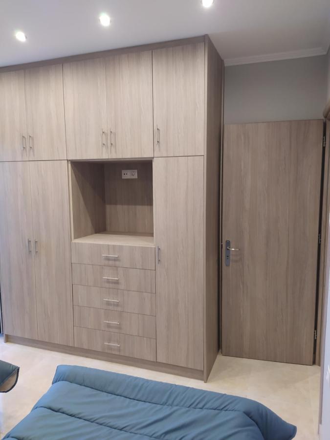 Vila Just Constructed! Gastuni Exteriér fotografie