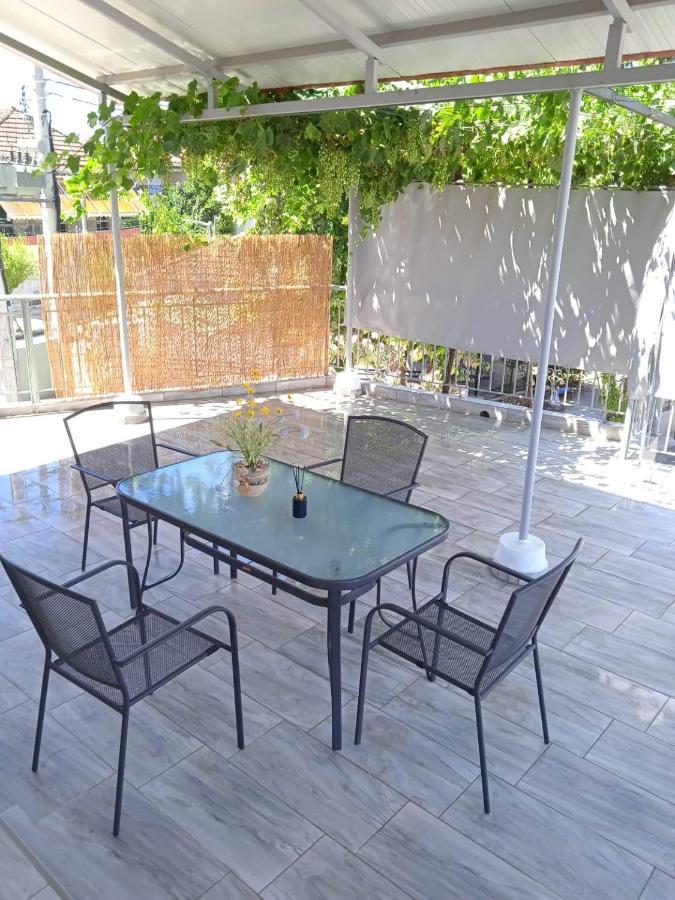 Vila Just Constructed! Gastuni Exteriér fotografie
