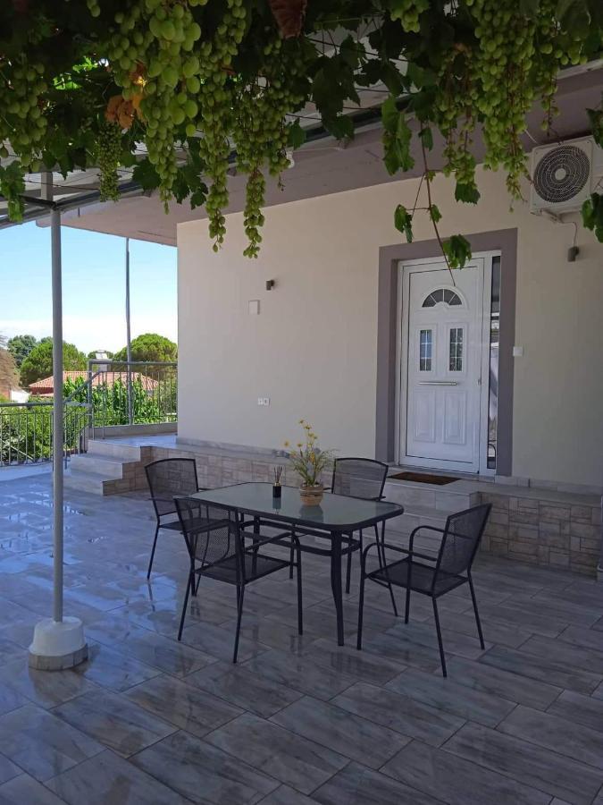 Vila Just Constructed! Gastuni Exteriér fotografie